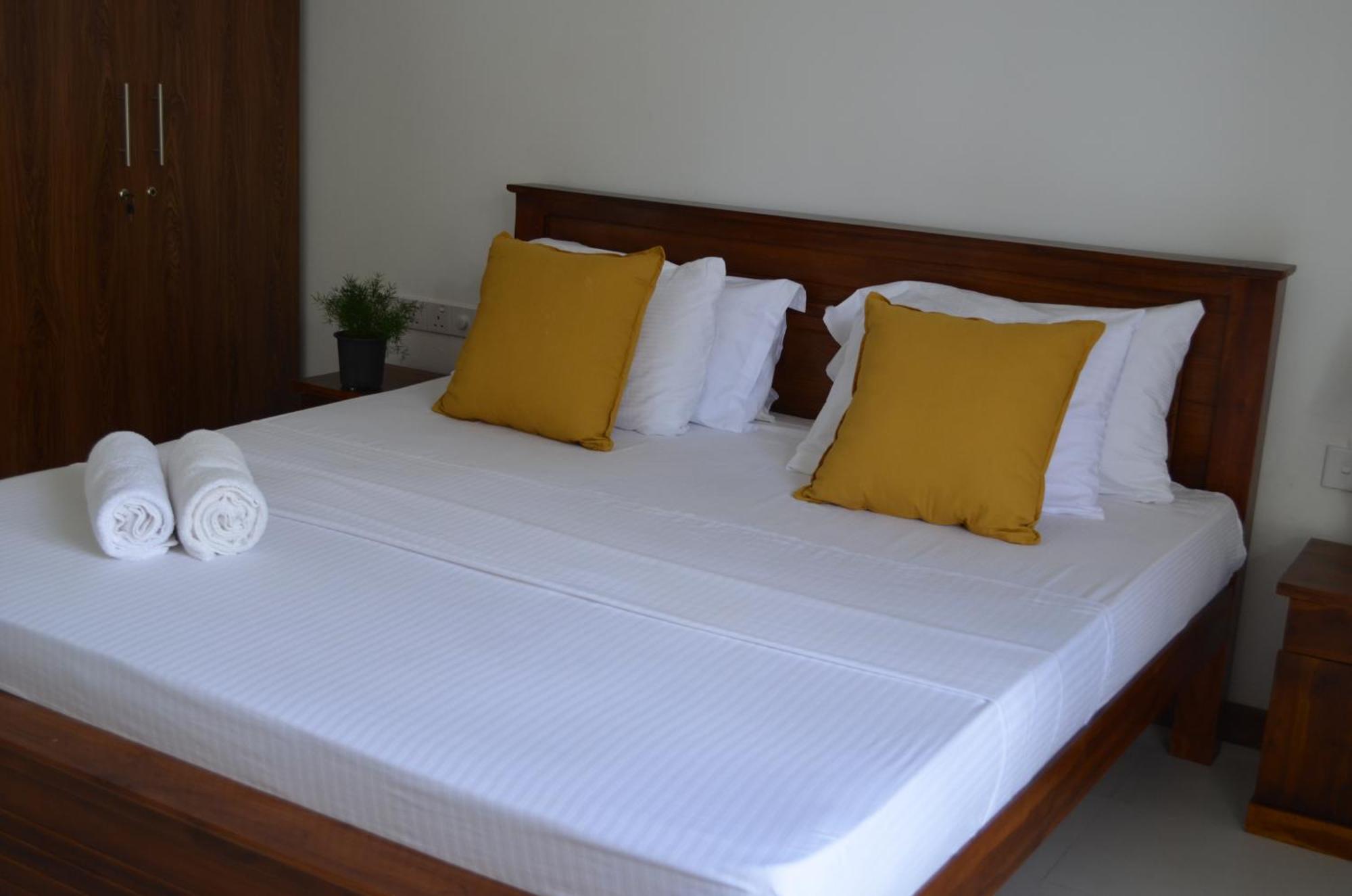 Silina Airport Transit Hotel & Residence Катунаяка Экстерьер фото